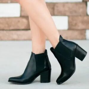 Steve Madden Pistol Black Leather Ankle Boots Size: 8
